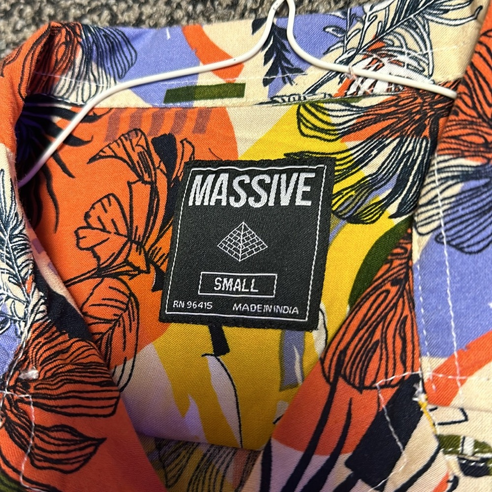 Small tropical pattern button down - Picture 2 of 3